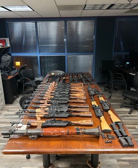 El FBI ha logrado la incautación de 421 armas de fuego. Foto: FBI